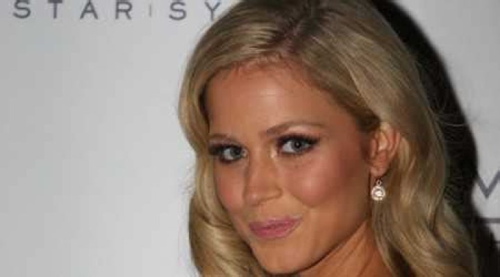 
Renae Ayris Height, Weight, Net Worth, Age, Birthday, Wikipedia, Who, Nationality, Biography 